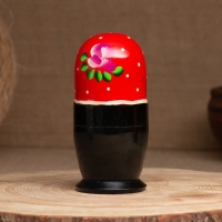 Матрёшка &laquo;Земляничка&raquo;, красный платок, 3 кукольная, 10-12 см