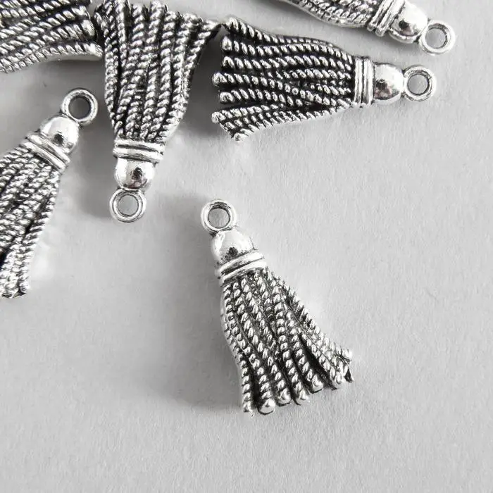 Металлический элемент, декоративная подвеска &laquo;Арт Узор. Кисточка&raquo;, серебро, 2&times;1.2 см