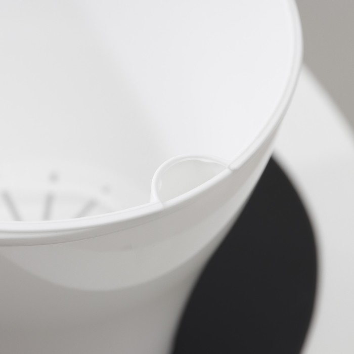 Кашпо для цветов со вставкой &laquo;Афина&raquo;, 1 л, цвет белый