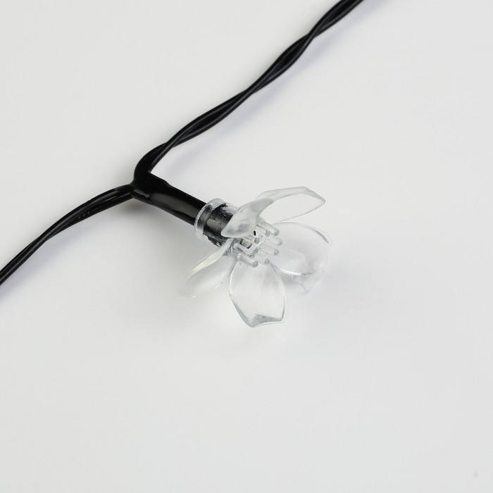 Гирлянда &laquo;Нить&raquo;, 4.5 м, с насадками в виде ромашек, IP44, 30 LED, 2 режима, солнечная батарея, тёмная нить, свечение мульти