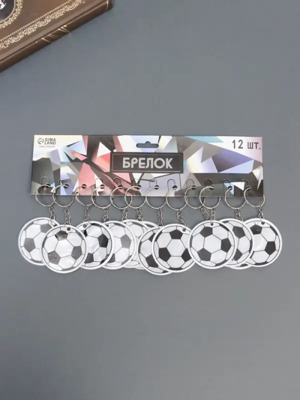 Светоотражающий брелок для ключей на кольце &laquo;Футбольный мяч&raquo;, пластик, 6&times;6 см