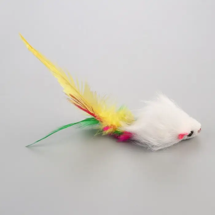 Мышь меховая однотонная с перьями 6,5 см, белая