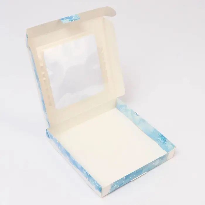 Подарочная коробка сборная с окном &laquo;Метель&raquo;, 19&times;19&times;3 см
