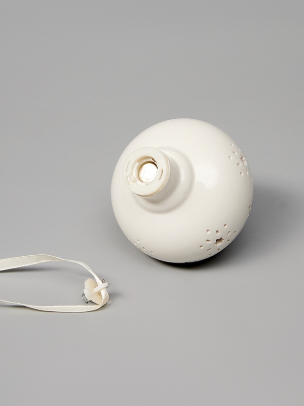 Елочный шар "Снежный" 10.7х8.5х8.5, 1 LED, LR44x3(в компл.), Т/БЕЛЫЙ