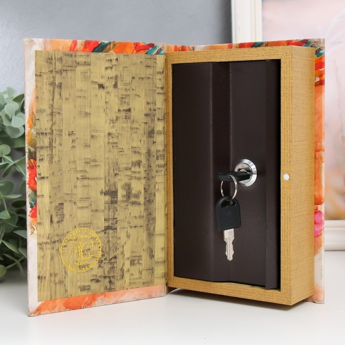 Сейф-книга дерево кожзам "Красивая девушка" 21х13х5 см