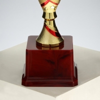 Кубок 183C, наградная фигура, золото, подставка пластик, 17 &times; 8,5 &times; 6,5 см.