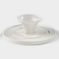 Подставка для тортов и десертов фарфоровая Доляна &laquo;Глория&raquo;, d=21,5 см, цвет белый