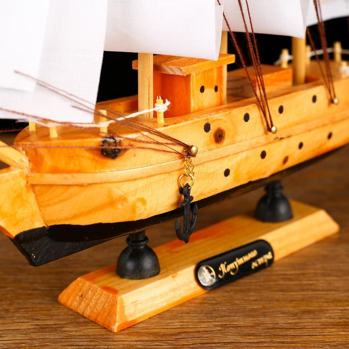 Корабль сувенирный малый &laquo;Аляска&raquo;, борта светлое дерево, паруса белые пиратские, 4,5&times;23&times;24 см