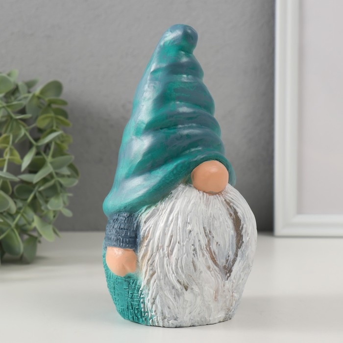 Фигурка "Гном Остин"  Высота 17,5 см, ширина 9,5 см, длина 8,5 см.