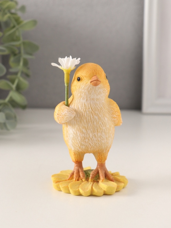 Сувенир полистоун "Цыплёнок с ромашкой" 5,5х5,5х10 см