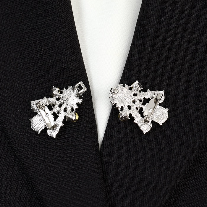 Зажим для кардигана &laquo;Барокко&raquo;, цвет серый в серебре