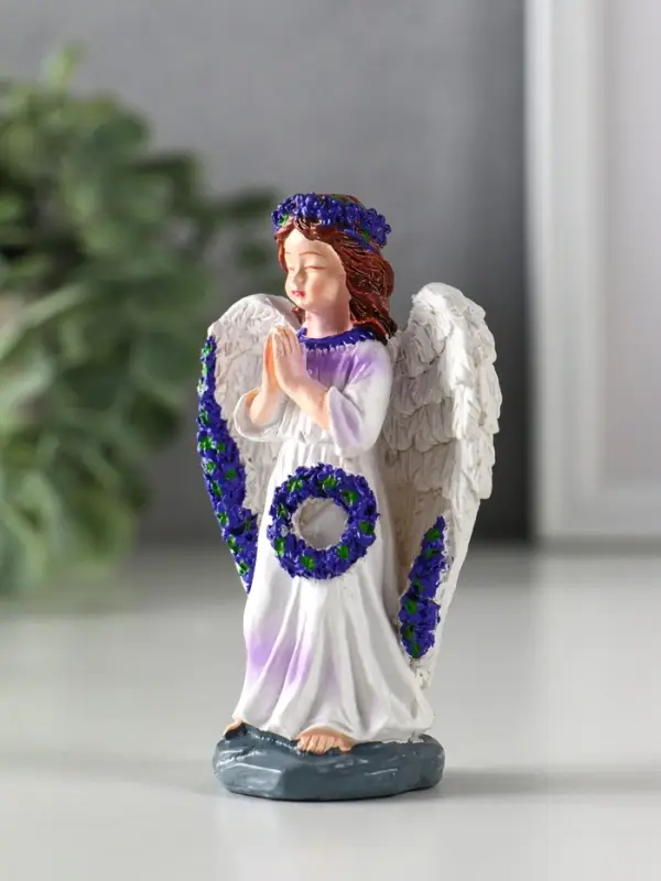 Сувенир полистоун "Девочка-ангел с венком лаванды - молитва" фиолет 6,5х3,6х9,5 см