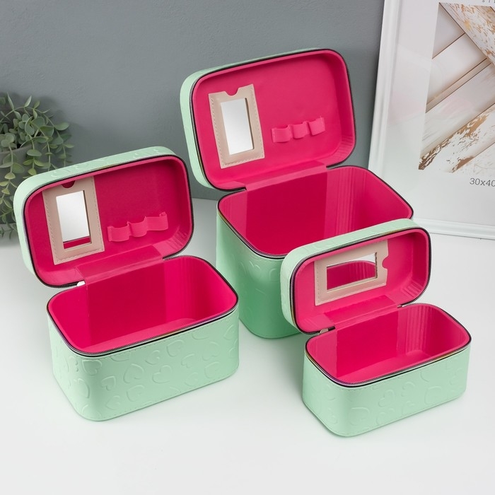 Шкатулка кожзам с зеркалом "Сердца" св-зелёная набор 3 шт 19х10,5х10,5 21х13х14 15х23х17 см