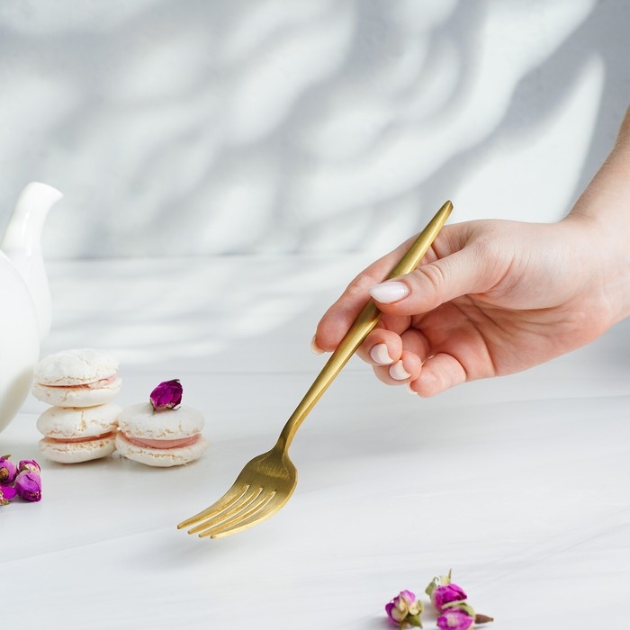 Вилка столовая из нержавеющей стали Magistro &laquo;Блинк&raquo;, 21,5&times;3 см, цвет золотой
