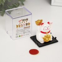 Маятник пластик "Белый Манэки-нэко со слитками Ямб" 5х5х6 см