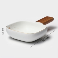 Блюдо фарфоровое для подачи с деревянной ручкой Magistro, 15&times;15 см, цвет белый