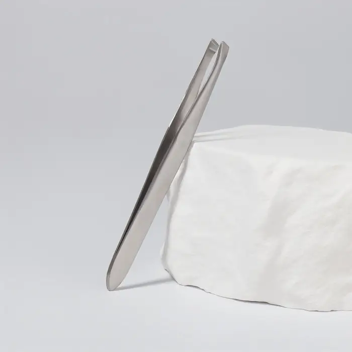 Пинцет для бровей и ресниц, со скошенным краем, узкий, 9 см