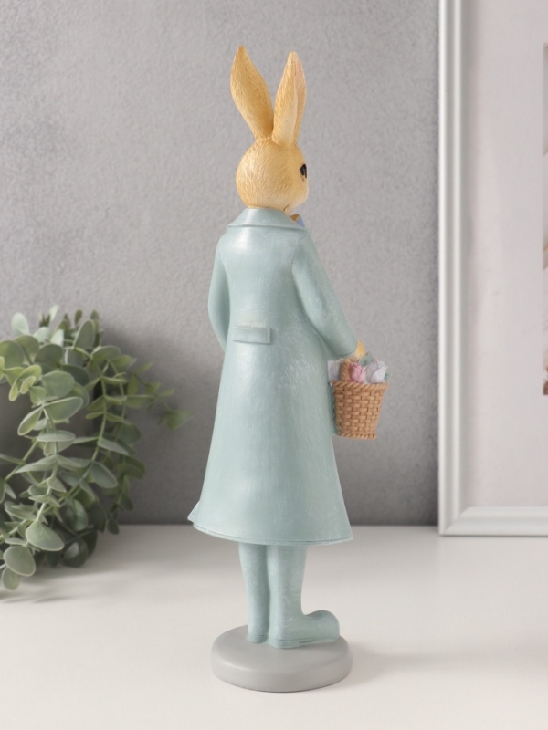 Сувенир полистоун "Заяц с корзинкой цветов, в зелёном плаще и сапогах" 9х8х30 см