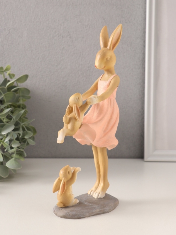 Сувенир полистоун "Зайки. Мама с детьми" 9,5х6х22,5 см
