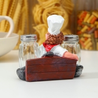 Набор для специй из стекла на подставке &laquo;Повар на диване&raquo;, 3 предмета: солонка 50 мл, перечница 50 мл, подставка, фигурка МИКС