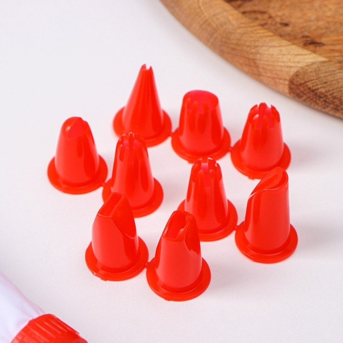 Набор кондитерский Доляна &laquo;Помощник&raquo;, 11 предметов: мешок, 10 насадок, 28&times;19&times;3 см, насадки МИКС