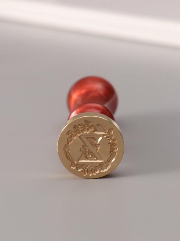 Печать для сургуча с пластиковой ручкой "Венок с буквой Z" 2,5х2,5х6,3 см