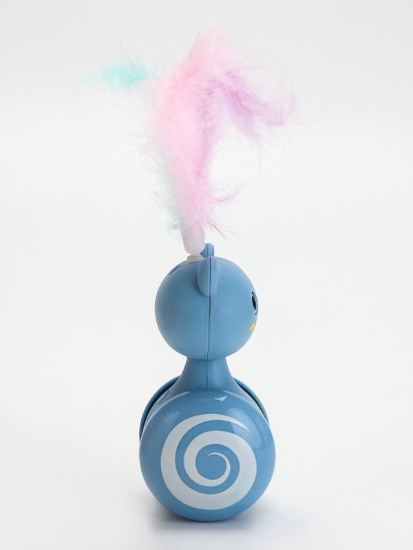 Игрушка-неваляшка с пером под лакомство, 11 х 6 см, Микс цветов