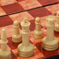 Шахматы 30 х 30 см, король h-5.6 см, d-2.3 см, доска и фигуры пластик