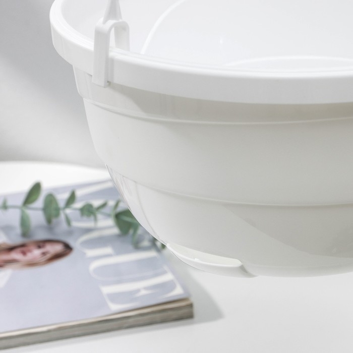 Кашпо уличное с прикорневым поливом &laquo;Мальва&raquo;, 4,7 л, цвет белый