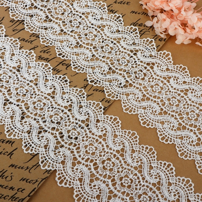 Кружево гипюровое, 105 мм &times; 6,8 &plusmn; 0,5 м, цвет белый