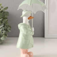 Сувенир полистоун "Утка в зелёном дождевике под зонтом" 7х6,5х15,5/18 см