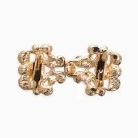 Зажим для кардигана "Ажур", завитки, цвет белый в золоте