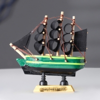 Корабль &laquo;Дункан&raquo;, 10х3х10 см, зеленый корпус, черные паруса