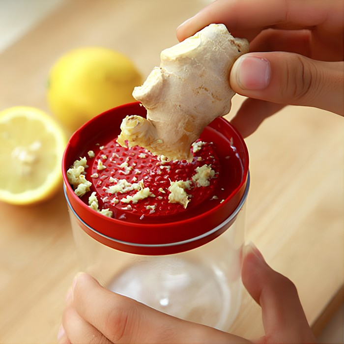 Бутылка - соковыжималка Доляна &laquo;Чудо&raquo;, мерный стакан, тёрки, воронки, 380 мл, 29&times;8,5 см, цвет МИКС