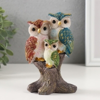 Сувенир полистоун "Семья цветных филинов на пне" 5,2х8х13 см