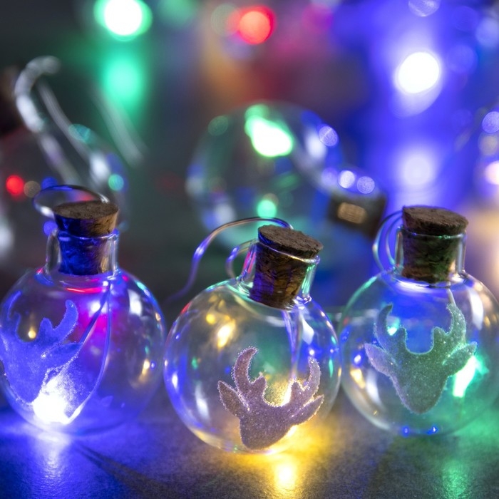 Гирлянда &laquo;Нить&raquo; 1.6 м с насадками &laquo;Шарики с оленем&raquo;, IP20, серебристая нить, 15 LED, батарейки ААх2 (нет в комплекте), свечение мульти