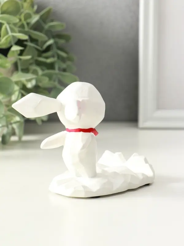 Сувенир полистоун подставка для телефона "Зайка с шейным красным платком" 6,5х9х8,5 см