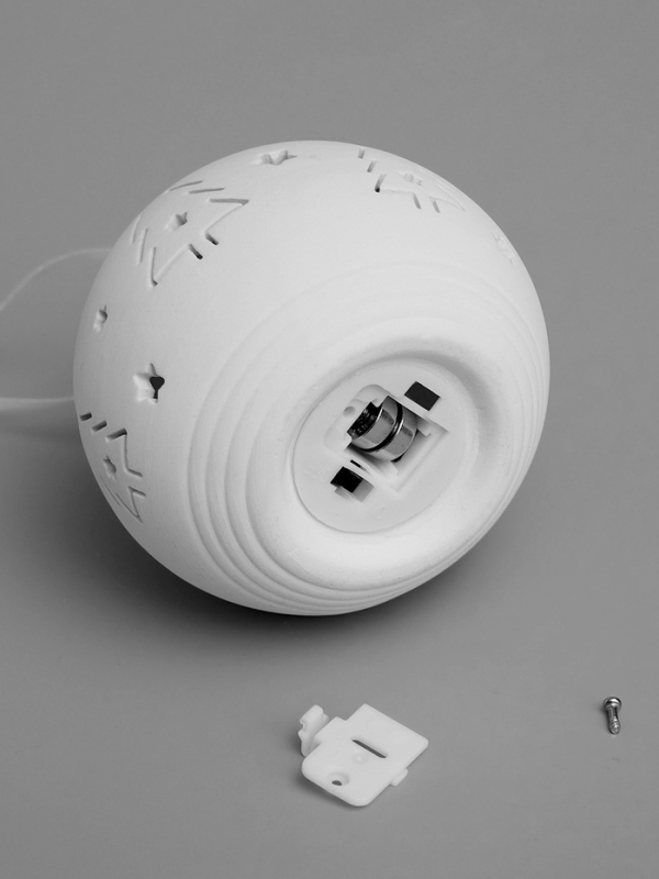 Елочный шар "Елки" 9х9х9.8 см, 1 LED, LR44x3(в компл.), свечение тёплое белое