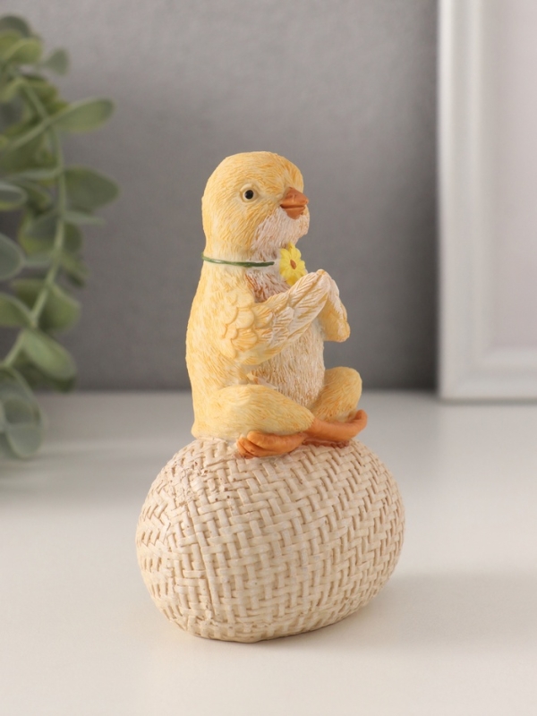 Сувенир полистоун "Цыплёнок на яйце - дзен" 7,5х5,5х11,5 см