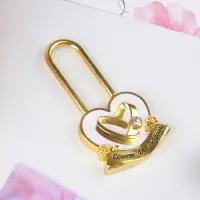 Замок свадебный &laquo;Совет да любовь&raquo;.