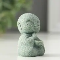 Сувенир песчаник "Маленький монах с чётками - священные писания" 3,3х4х7 см