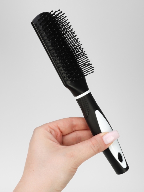 Расчёска массажная, 3,8 &times; 23,2 см, цвет чёрный/белый