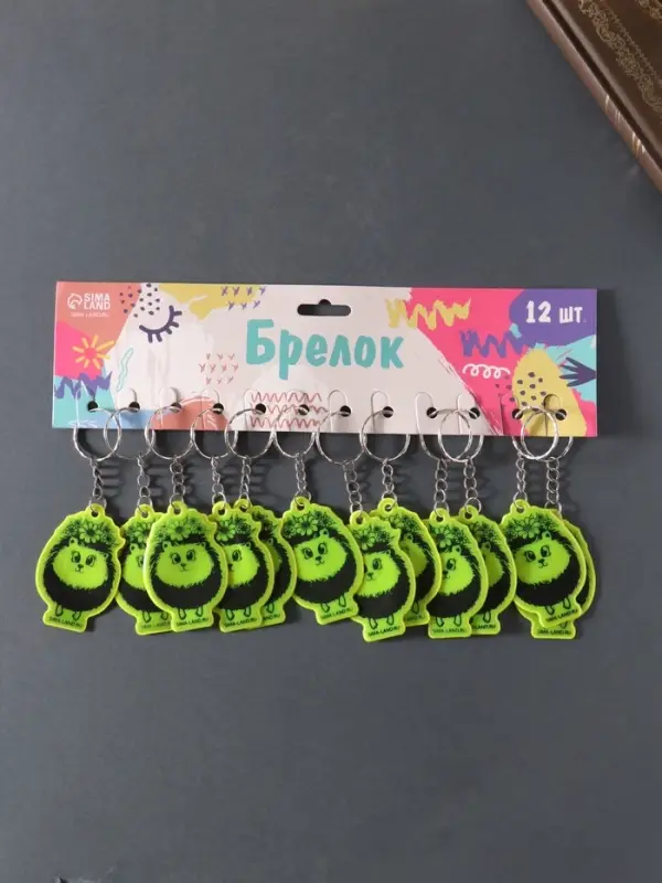 Брелок пластик светоотражающий "Ёжик в цветочном венке" 5,5х3,8 см