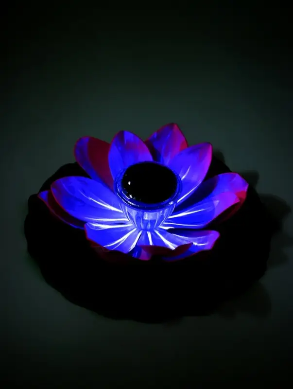 Садовый светильник для водоемов 28 х 28 х 9 см на солнечной бат-е "Лотос" лиловый N009