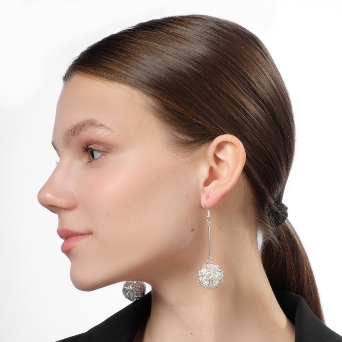 Серьги висячие &laquo;Шарик&raquo; переплетение, цвет светлое серебро, 6,5 см