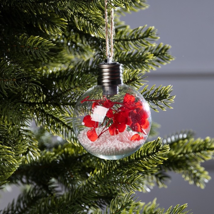 Ёлочный шар &laquo;Красные лепестки&raquo;, батарейки, 5 LED, свечение тёплое белое