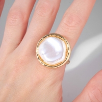 Кольцо &laquo;Перламутр&raquo; круг, цвет белый в золоте, безразмерное