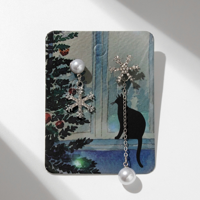 Новый год! Серьги с жемчугом &laquo;Снежинки&raquo;, асимметрия, цвет белый в серебре