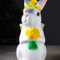 Фигура "Зайка с корзинкой кашпо" 15х25х38 см