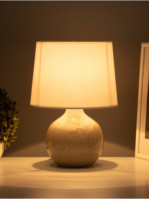 Настольная лампа "Цветы" 1х15Вт Е14 белый 23х23х31см